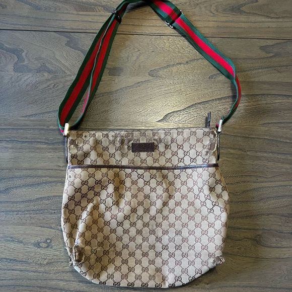 Gucci Handbags - Authentic Gucci Crossbody🪷